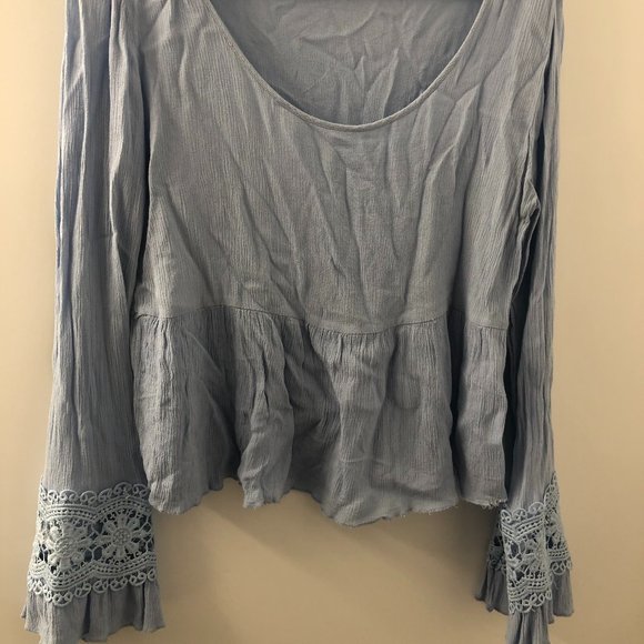 Cute boho top with crochet sleeve detail - Picture 1 of 6